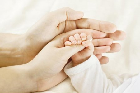 Опасна ли беременность для ВИЧ-положительной мамы?