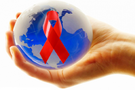 По решению Всемирной организации здравоохранения ежегодно каждое третье воскресенье мая проводится День памяти умерших от СПИДа.