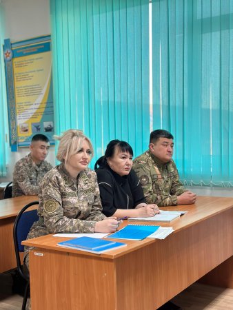 Дүниежүзілік ЖИТС-пен күрес күні аясында әскери қызметшілермен кездесу