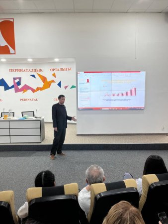 Медицинским работникам областного перинатального центра рассказали о ВИЧ